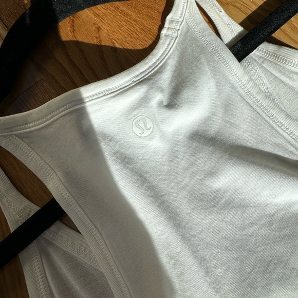 Lululemon open ends tank size 4 white - Picture 4 of 5